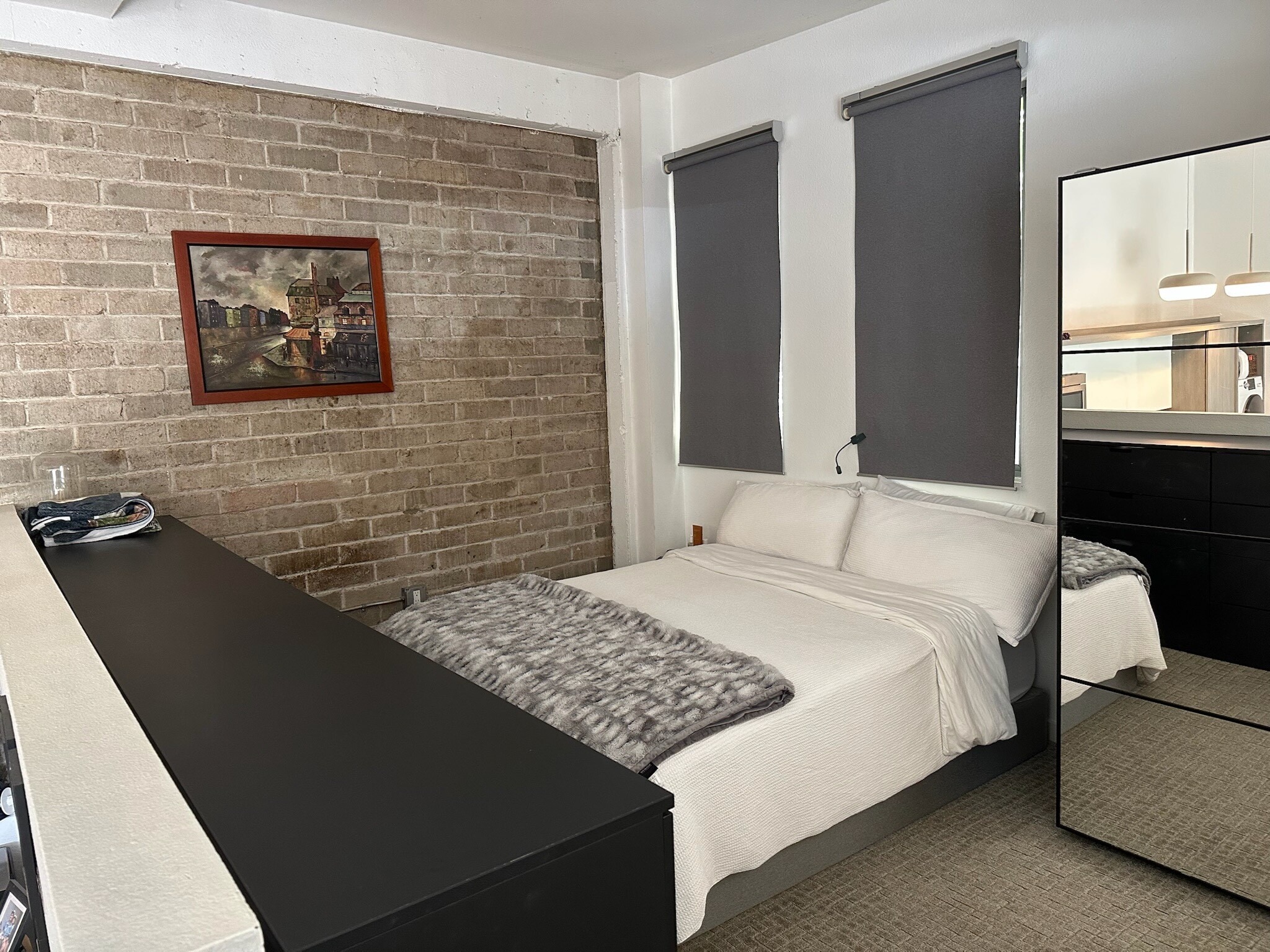 Building Photo - 941 W Hawthorn St