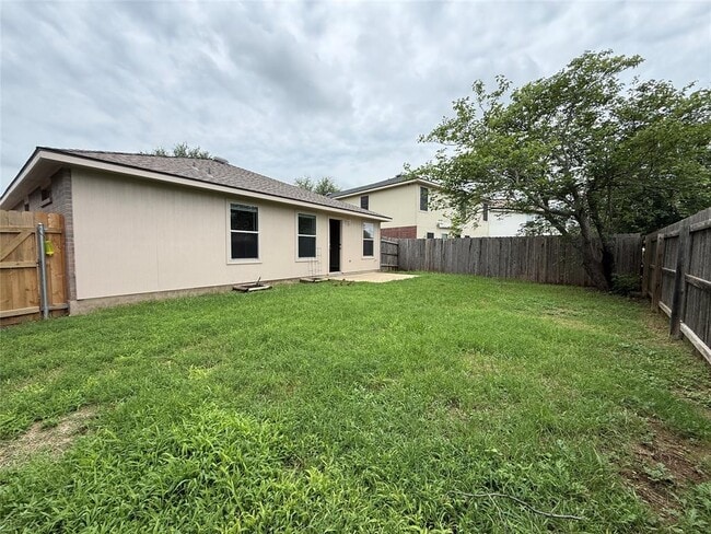 Building Photo - 316 Meadow Park Dr