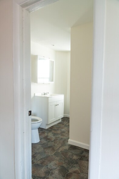 Building Photo - 1005 Railroad St