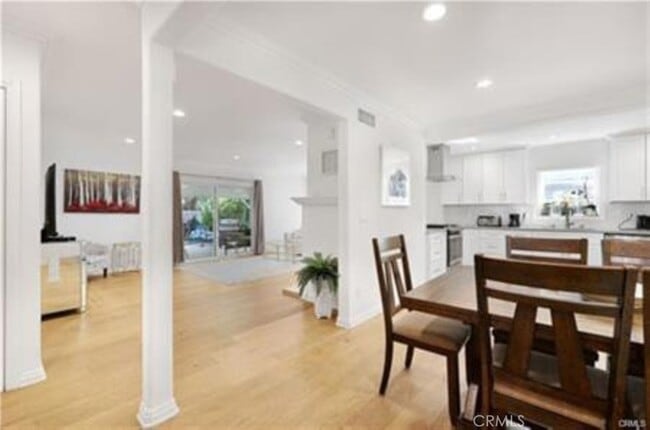 Building Photo - 22335 Kittridge St