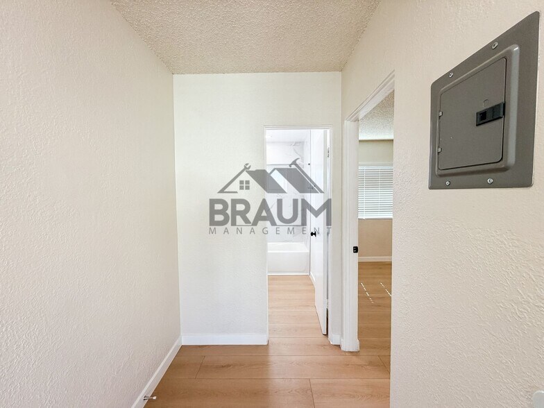 Building Photo - 4636 Laurel Canyon Blvd