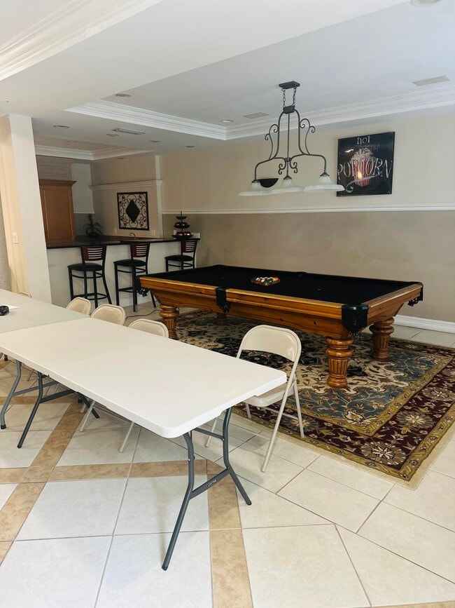 Building Photo - 533 NE 3rd Ave