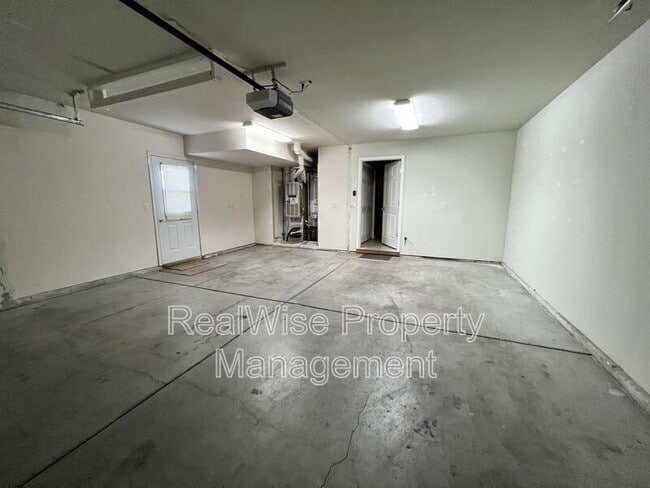 Building Photo - 1312 NE Tucson Way