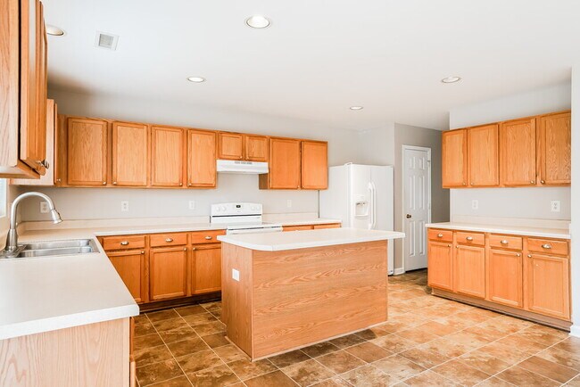 Building Photo - 107 Sleeper Car Ln