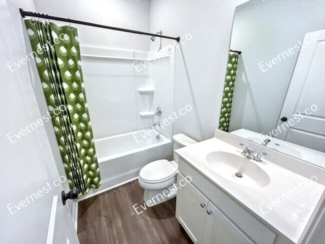 Building Photo - Spacious & Bright 3-Bedroom Townhome with ...