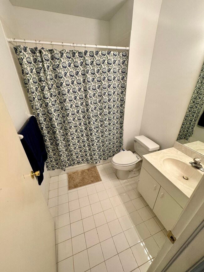 Building Photo - 9189 Fontainebleau Blvd