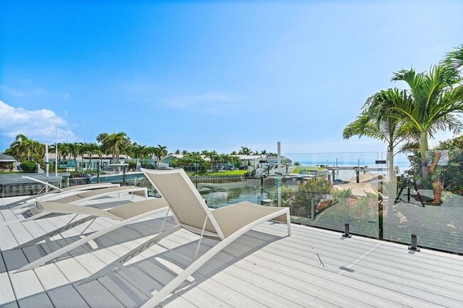 Building Photo - 585 Dolphin Ave SE