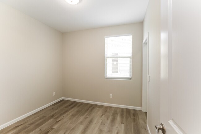 Building Photo - 6851 E Posada Cir