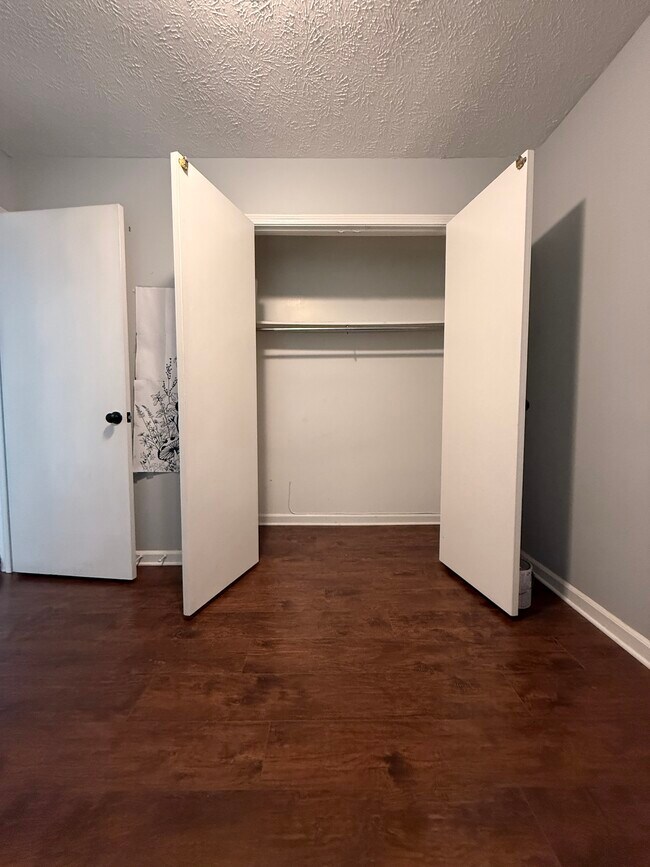 Building Photo - 5 Markwood Ln