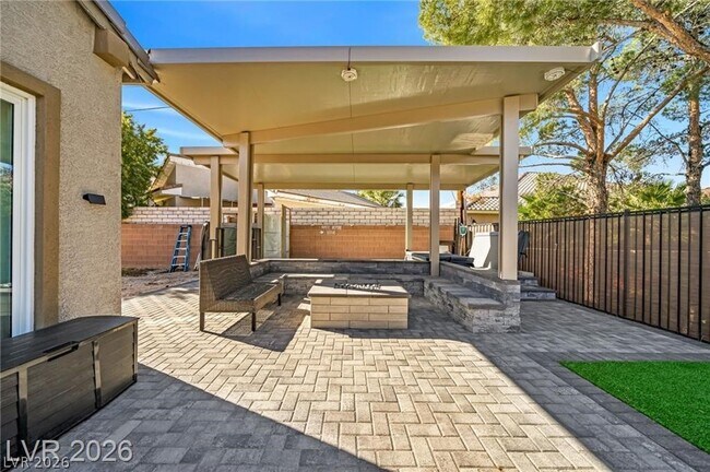 Building Photo - 2706 Song Pt Ave