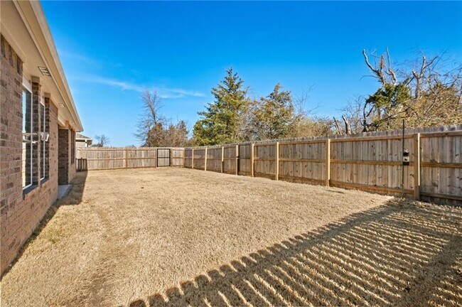 Building Photo - 2219 S 9th St