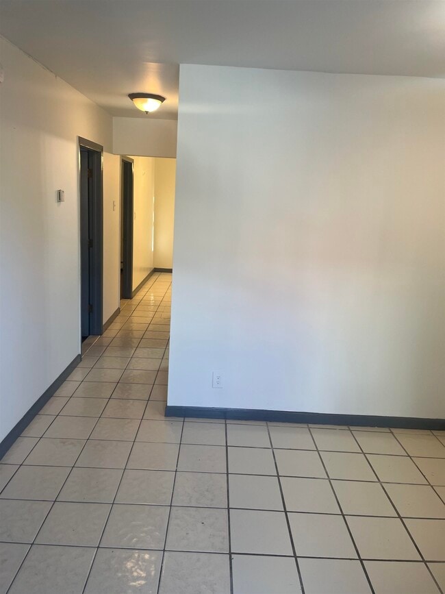 Building Photo - 1211 Hillside Pl