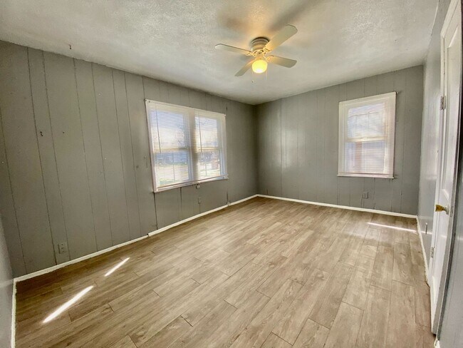 Building Photo - $100 off rent per month for 12 months + 50% deposit now and 50% later