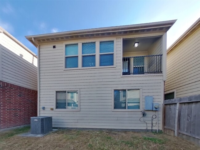 Building Photo - 17103 Amarose Dr