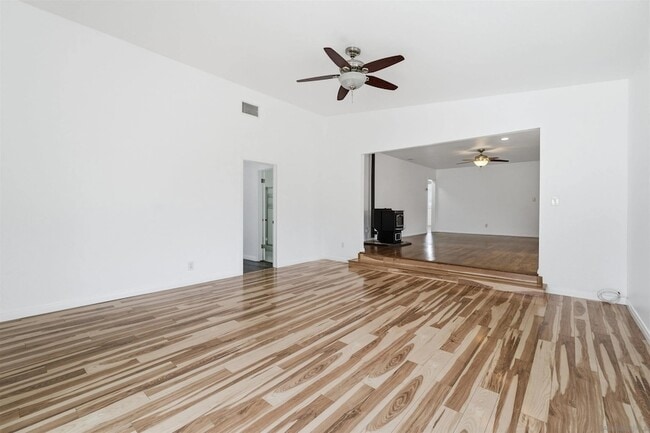 Building Photo - 6122 Nagel St