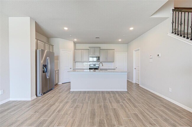 Building Photo - 8006 Scanlan Trce