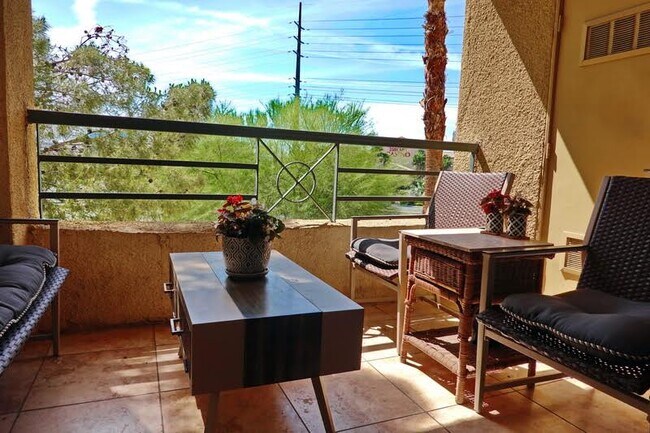 Building Photo - 270 E Flamingo Rd