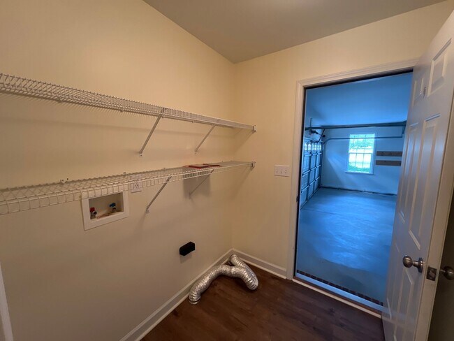 Building Photo - For Rent in Charleston Ridge