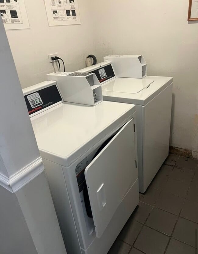 Building Photo - 1471 N Winslowe Dr