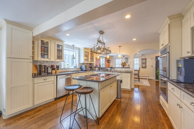 Building Photo - 4 Trotwood Dr