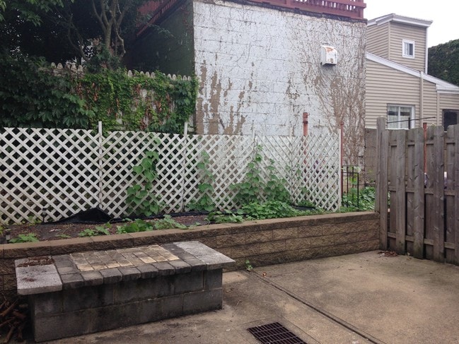 Private Courtyard - 1926 Harcum Way