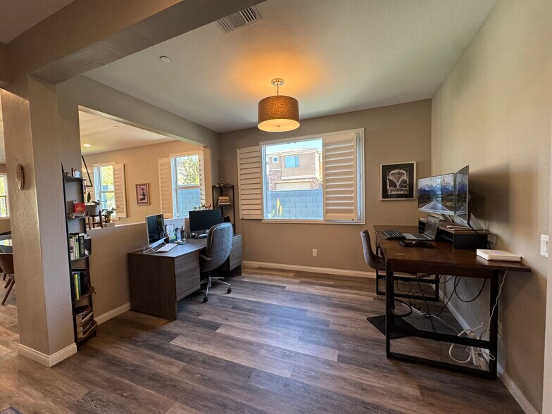 Building Photo - 331 Coastal Redwood St