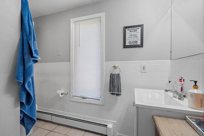 Building Photo - 4 Sterling Ln