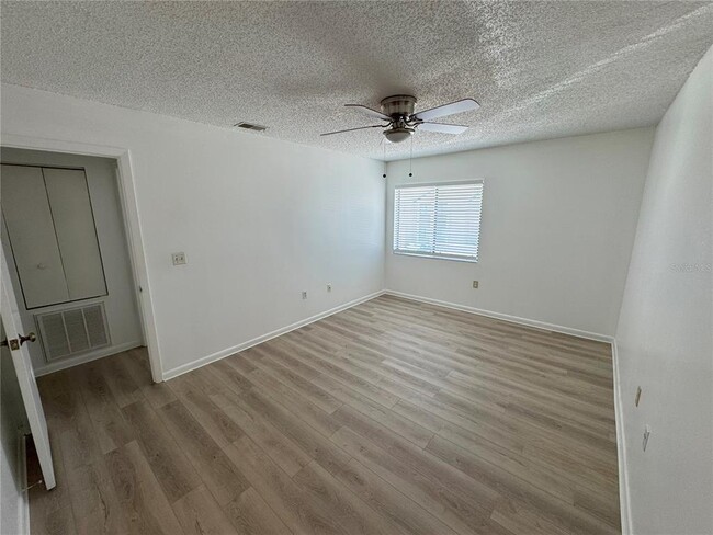 Building Photo - 5047 Vineland Rd