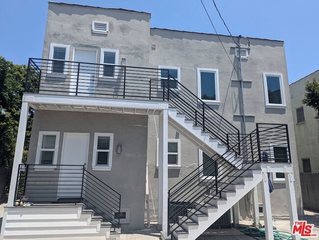 Building Photo - 807 Croft Ave
