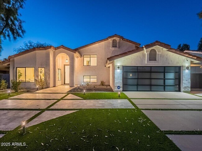 Building Photo - 4748 E Redfield Rd