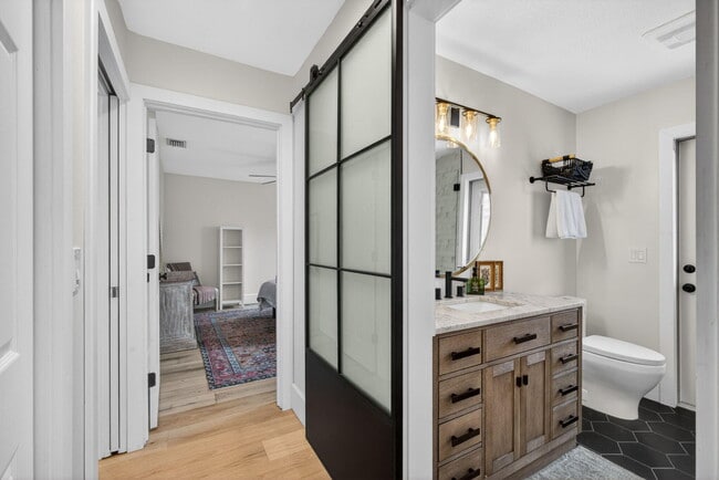 Building Photo - 12897 La Rochelle Cir