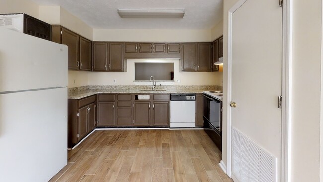 Building Photo - Chinook Street Townhome