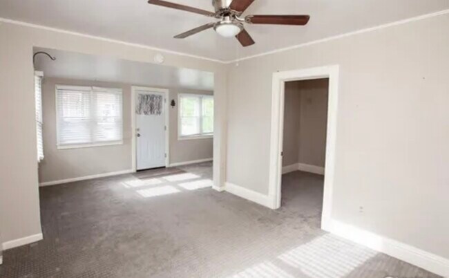 Building Photo - 208 Lincoln St