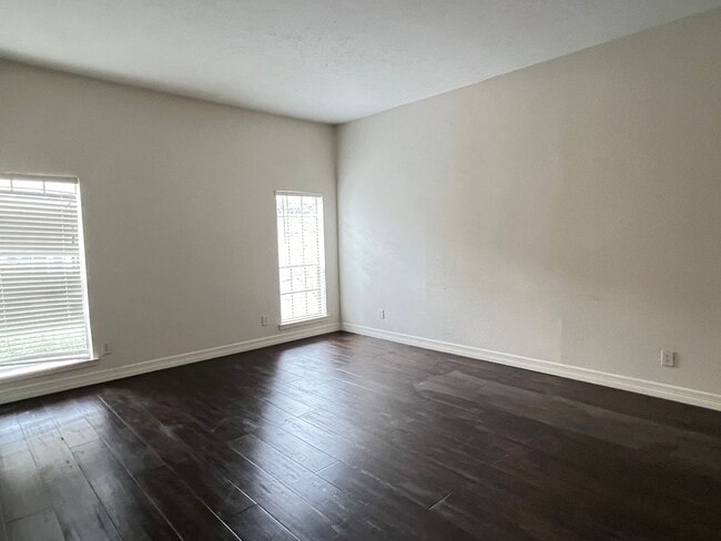 Building Photo - High Hollows