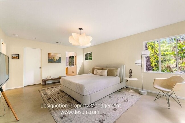 Building Photo - 1716 Putney Rd