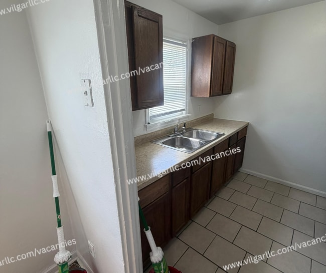 Building Photo - A cozy home ready for immediate move-in • 3 Bedrooms • 1 Full Bathroom