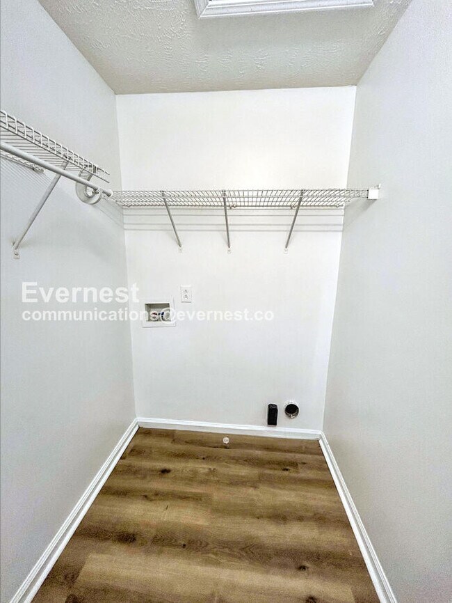 Building Photo - Get $500 OFF your first month’s rent when you sign your lease by 3/31. 2 Bed/2.5 Bath Condo with ...