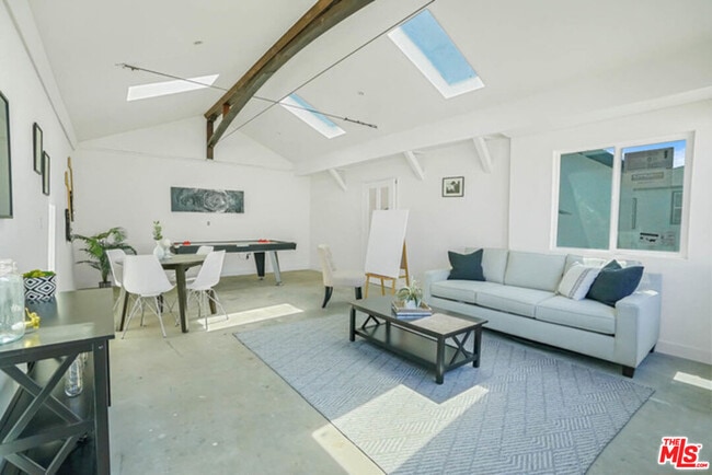 Building Photo - 3924 Tuller Ave