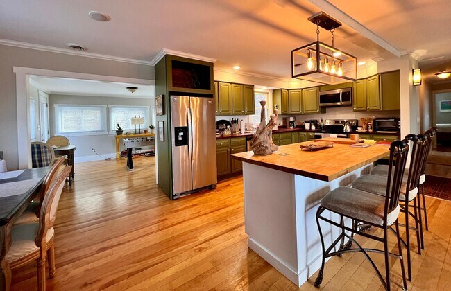 Building Photo - 67 Suncrest Terrace