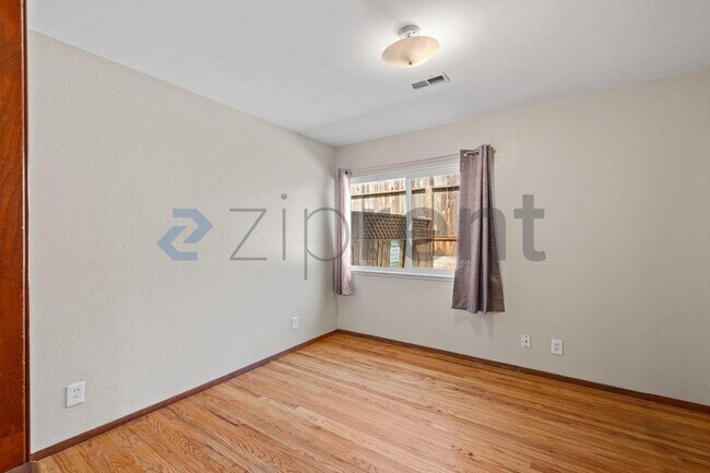 Building Photo - 232 Doyle Dr