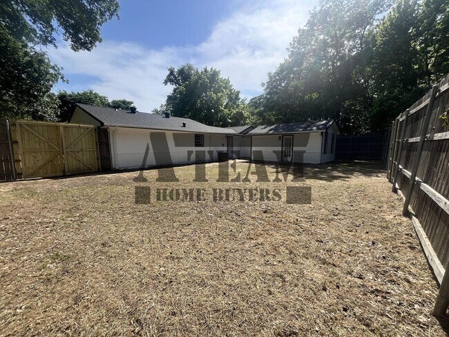 Building Photo - Remodeled 3 Bedroom 2 Bathroom