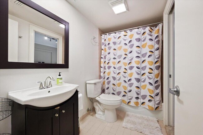 Building Photo - 2835 Polo Island Dr