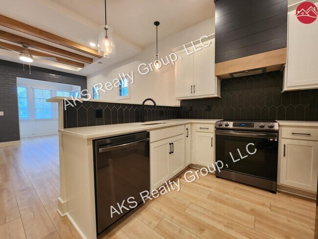 Building Photo - 1012 Windsor Dr