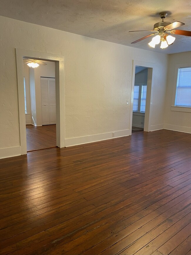 Building Photo - 311 SW 3rd Ave