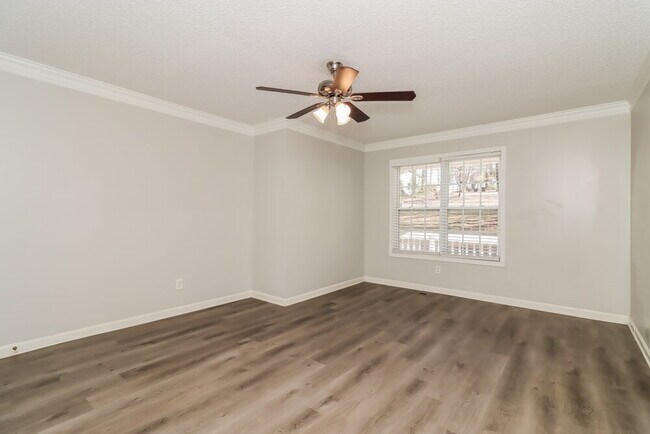 Building Photo - 565 Bells Ferry Pl