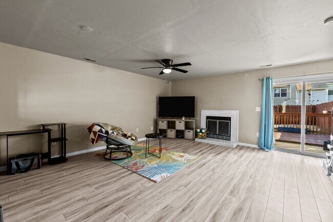 Building Photo - Charming and updated Virginia Beach townho...