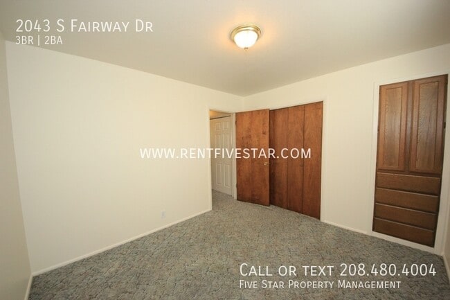 Building Photo - 2043 S Fairway Dr
