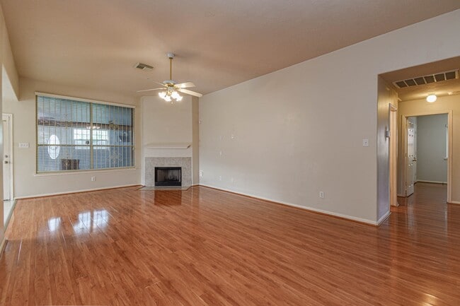 Building Photo - 13735 Branford Greens Dr