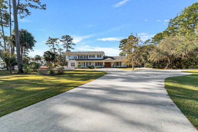 Building Photo - Private, Low Country Residence for Rent!