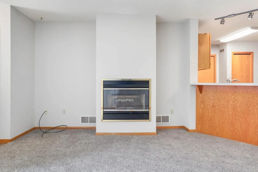 Building Photo - 9936 Fillmore St NE